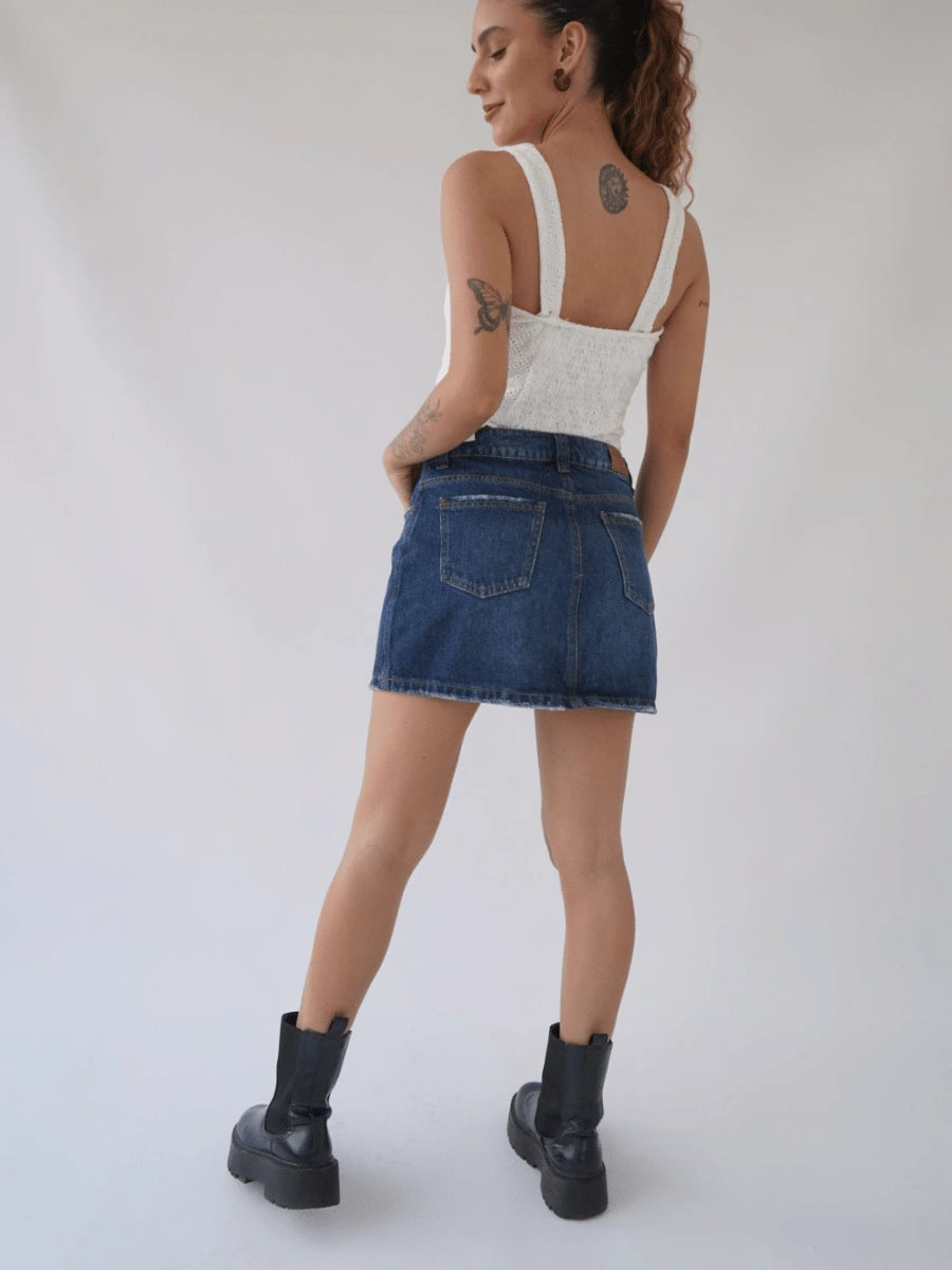 Mini falda oscura