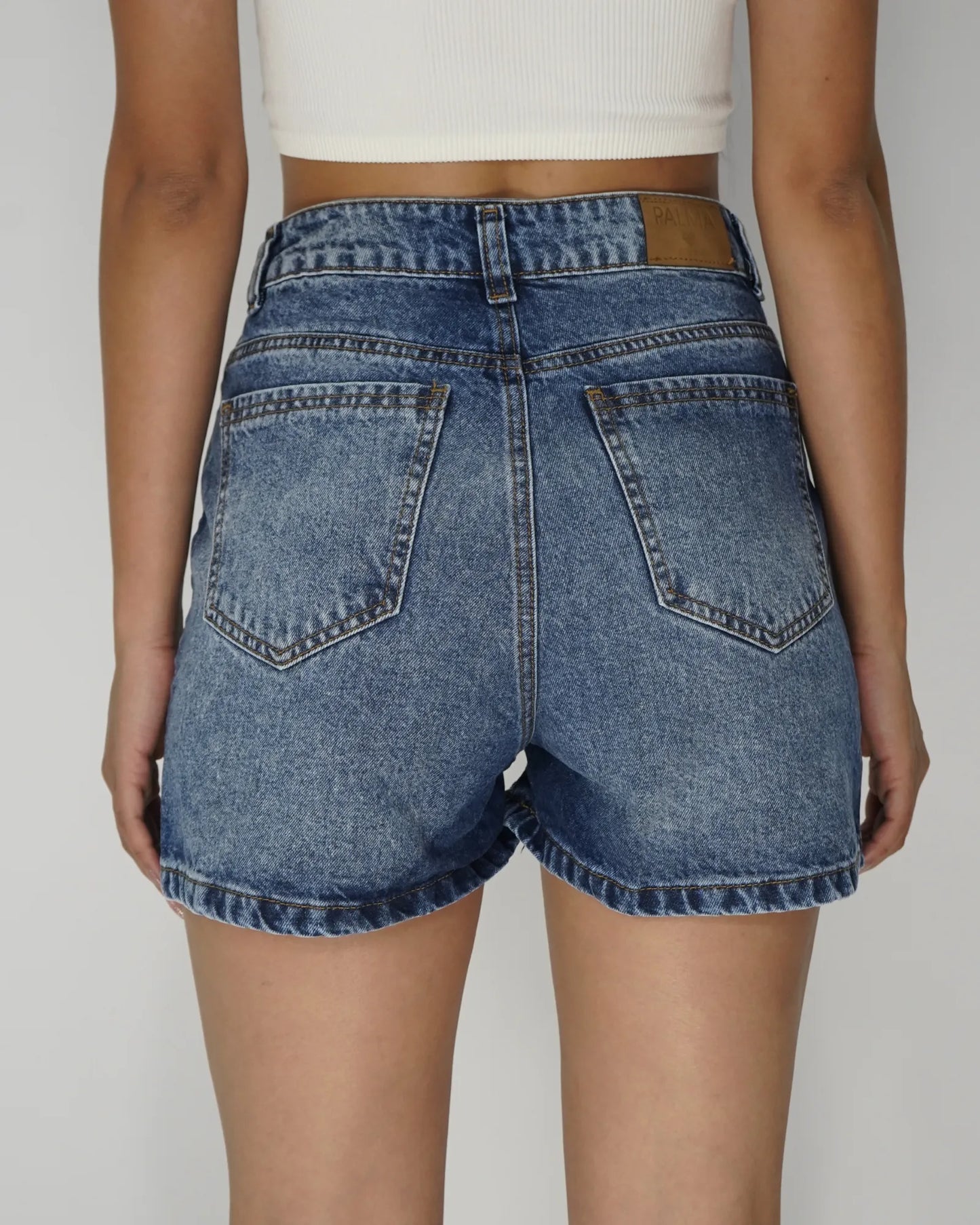 Short Botones Medio Desflecado