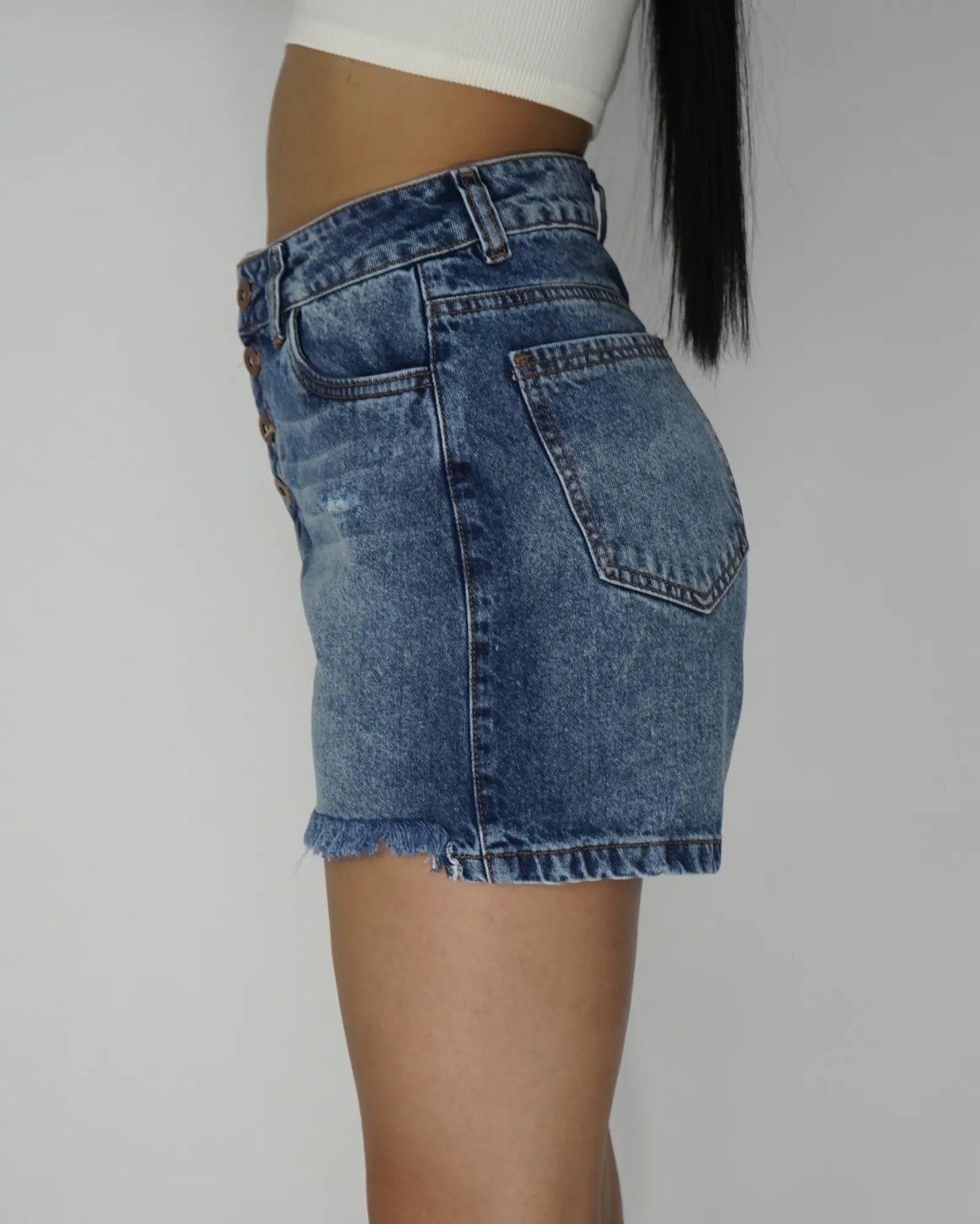 Short Botones Medio Desflecado