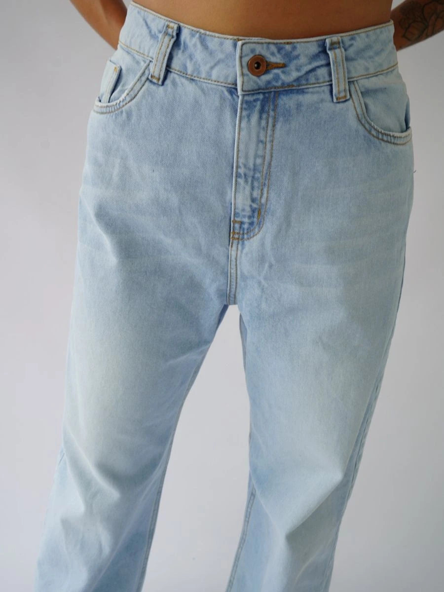 Jeans Flare Claro Básico
