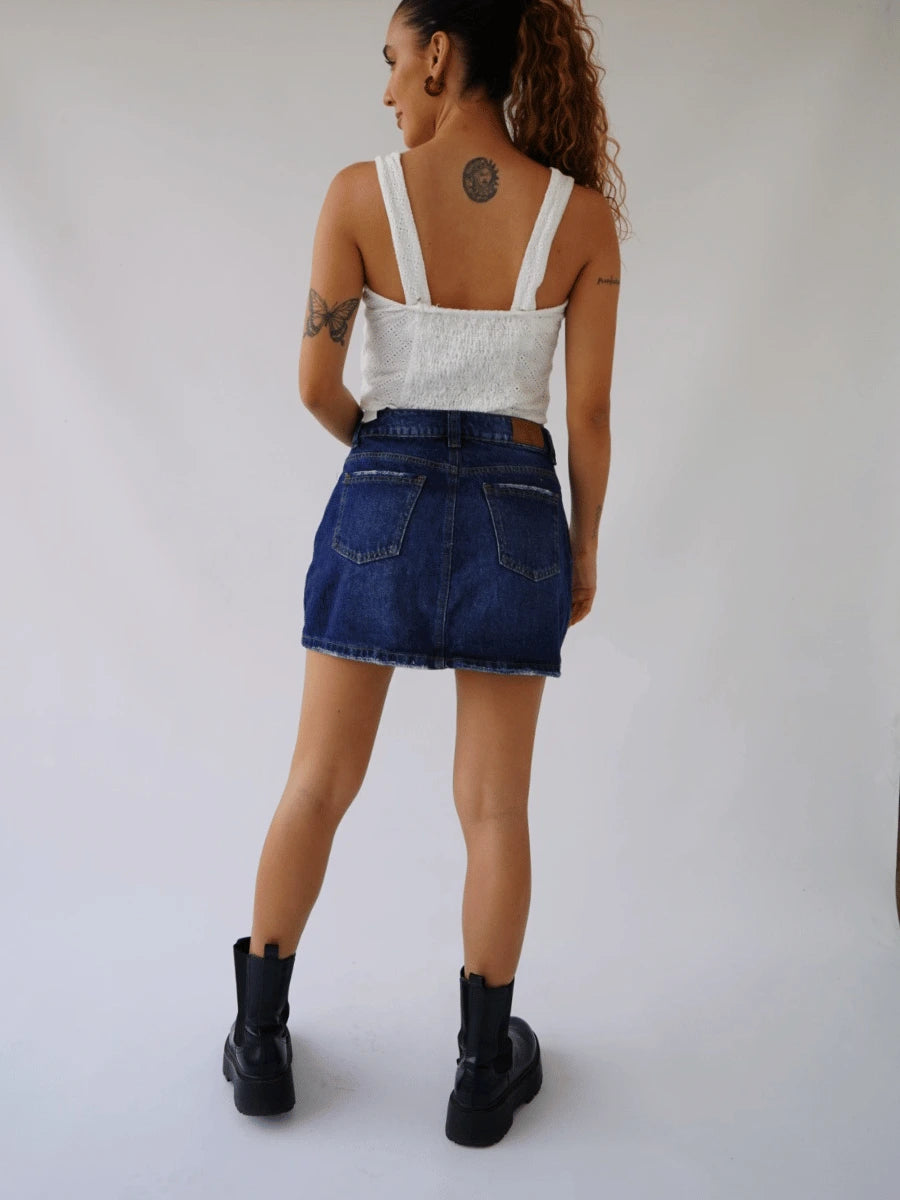 Mini falda oscura