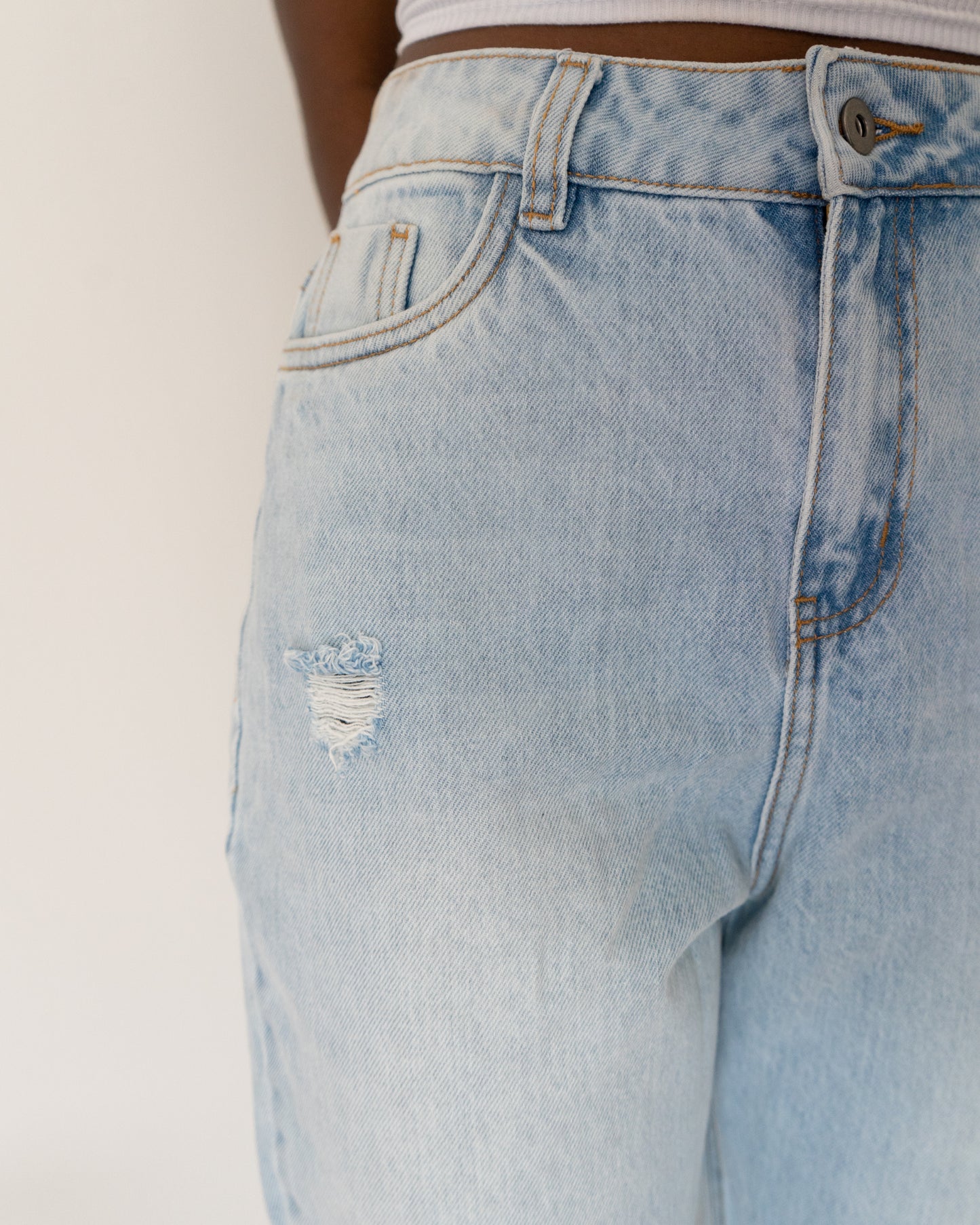 Mom Jeans Claro Destroyed